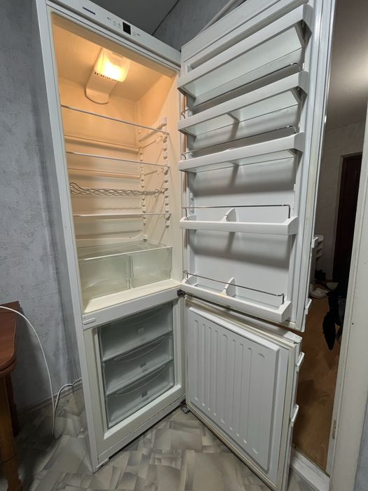 Продам холодильник Liebherr