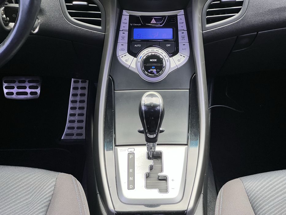 Hyundai Elantra 2012 рік 1.8 бенз/газ