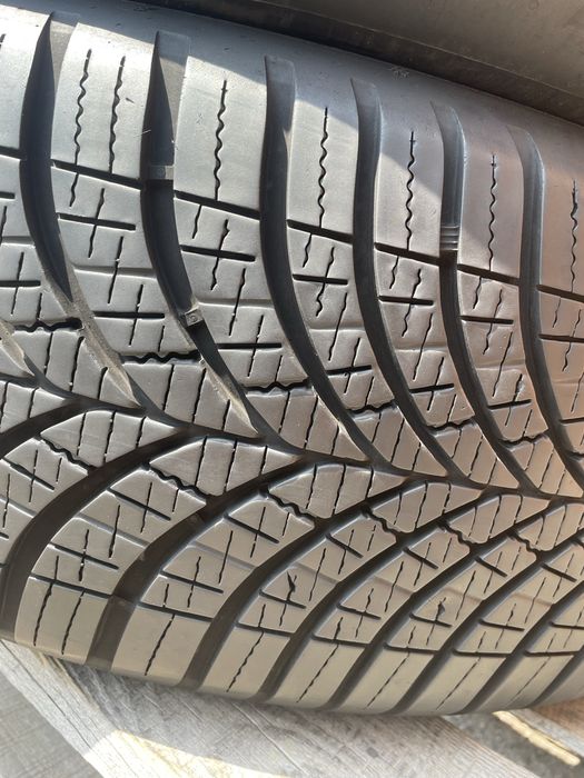 225/60 R18 Goodyear Vector 4Seasons / 2шт./ 2023 рік./ ваесезонка