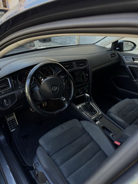Aluguer de carro / VW GOLF SW