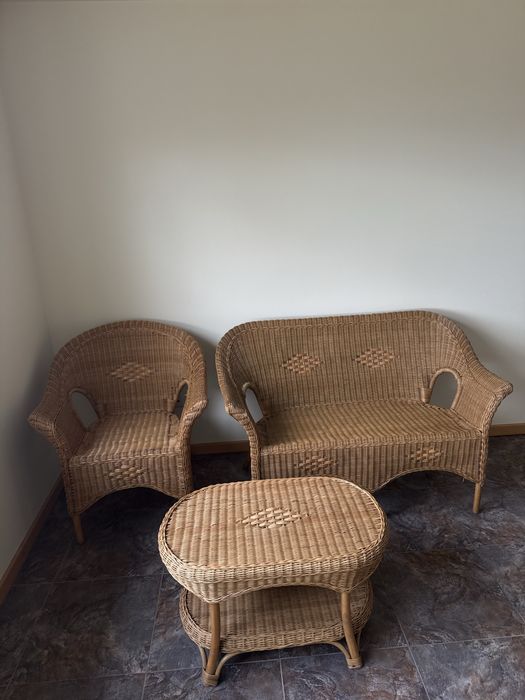 Cadeiras e mesa jardim ou interior