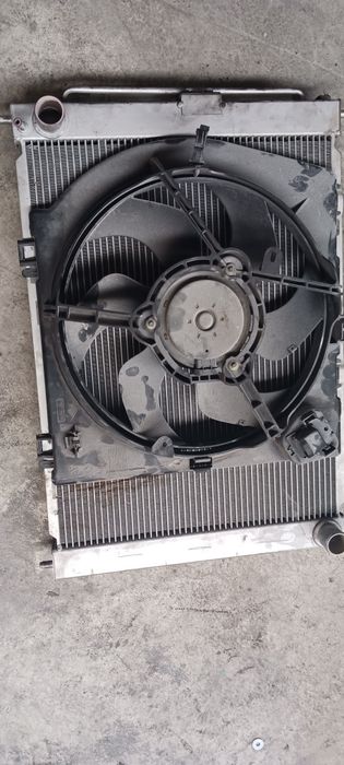 Radiador renault 1500 dci em bom estado. Bom preço.