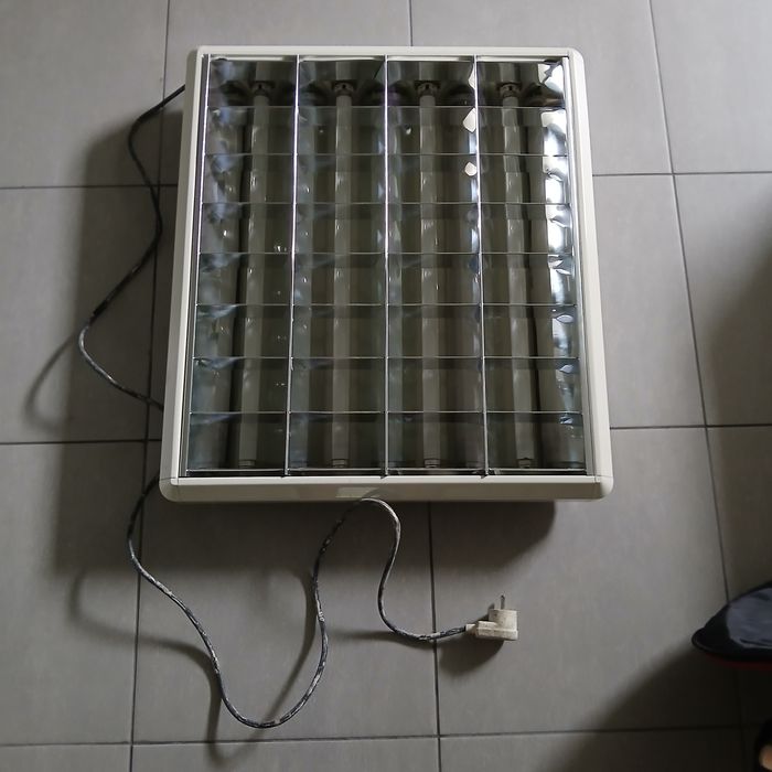 Lampa rastrowa sufitowa jarzeniowa