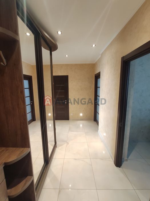 Продаж 2к квартира з дизайнерським ремонтом, пров Коломийський 17/31А