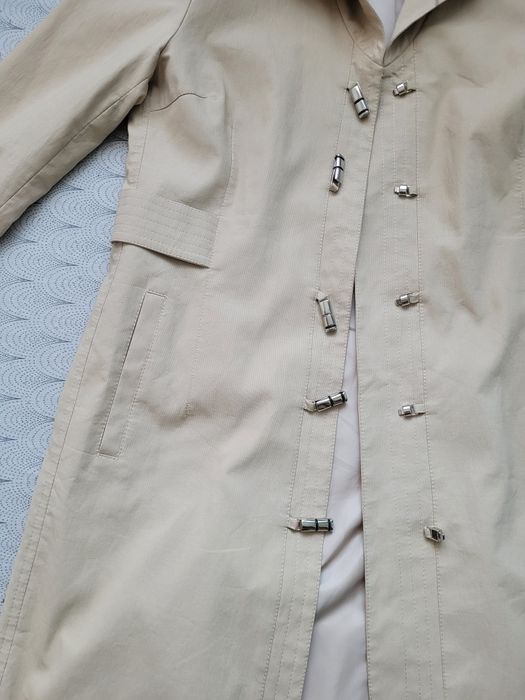 Beżowy płaszcz r. 42