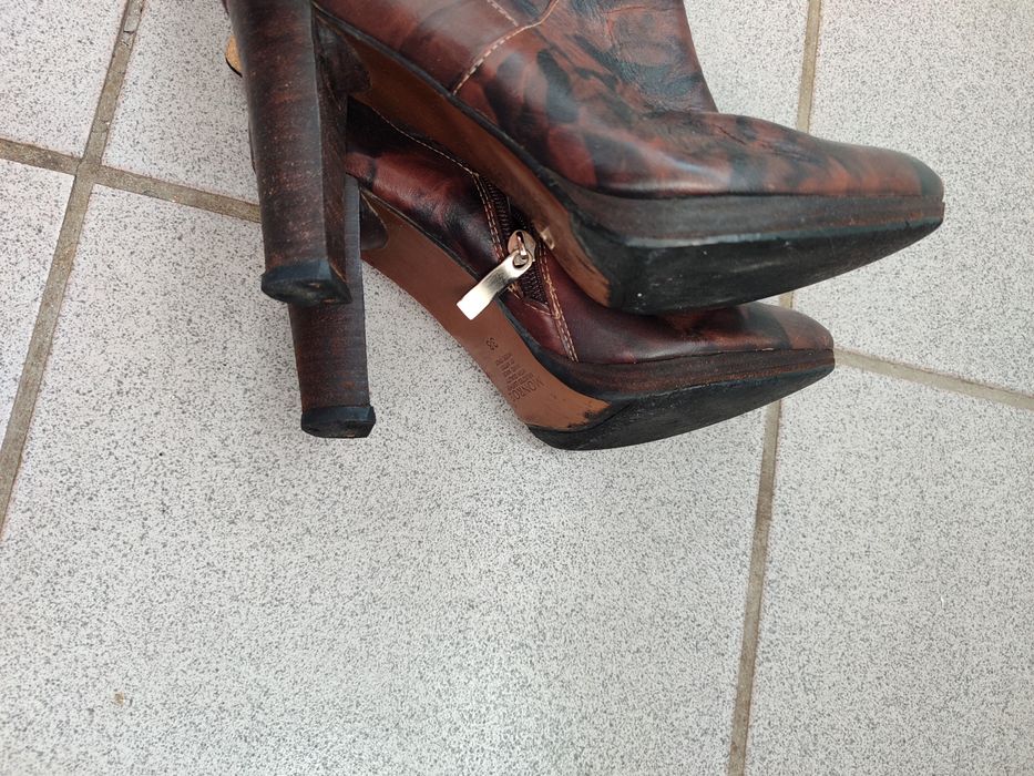 Шкіряні сапожки на каблуку