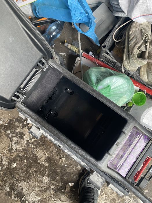 Підлокотнік на w210