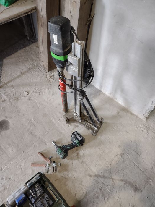 Алмазное бурение,сверление отверстий,в бетоне,кирпиче,пол ,стене.