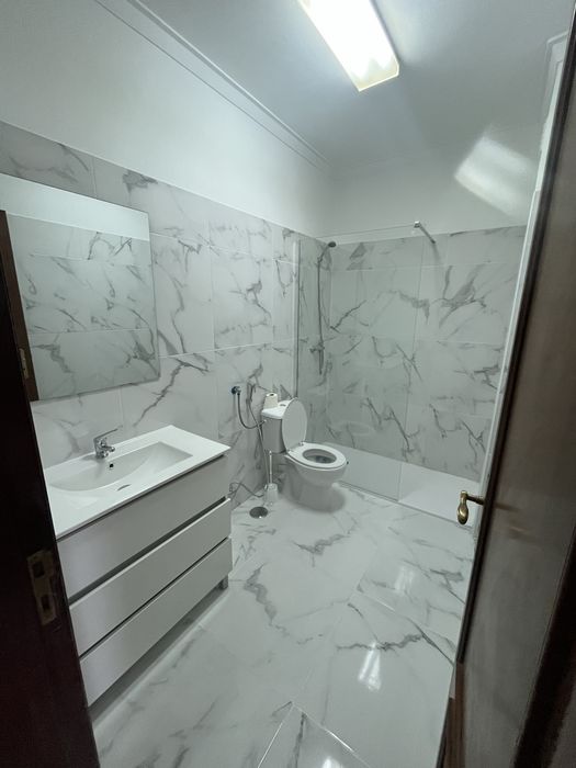Quarto duplo e 2 casas de banho em Queluz