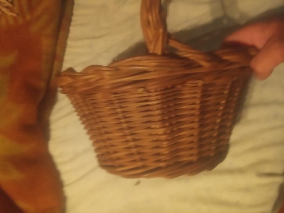 Straw baskets in good condition64741016945153121