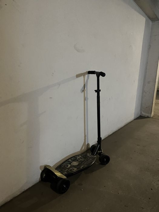 Trotinete de 4 rodas.
