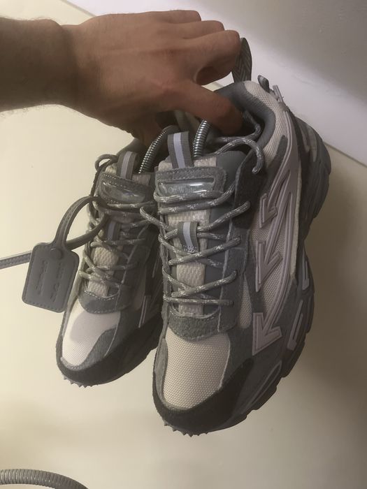 Off-White Be Right Back