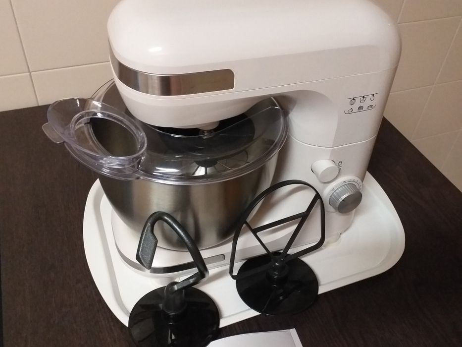 NOVO À  ESTREIA Batedeira robot de cozinha 600W taça inox 5Ltampa antisalpicos,3peças para bater claras,misturar,amassar VALOR FIXO em mão veja zonas