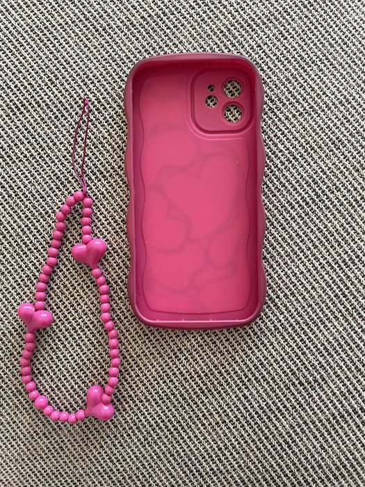 Etui na telefon z przywieszka