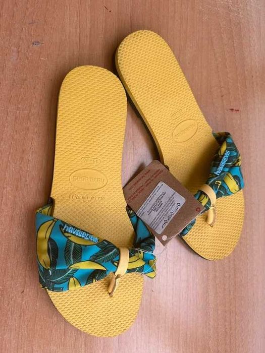 Chinelos Havaianas em tecido estampado 35,5
