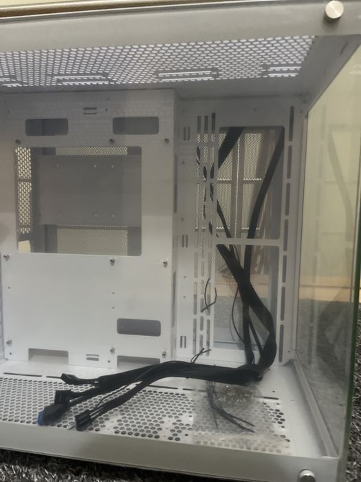 Caixa pc branca totalemnte nova pronta a usar