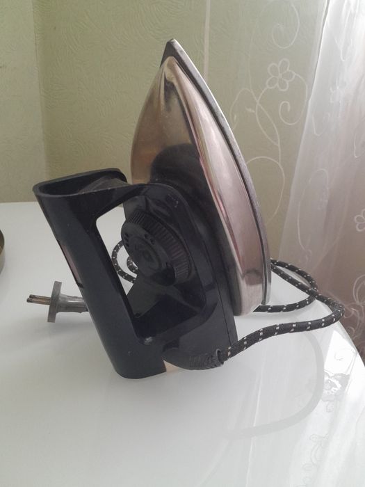 Продам утюг ( рабочий)