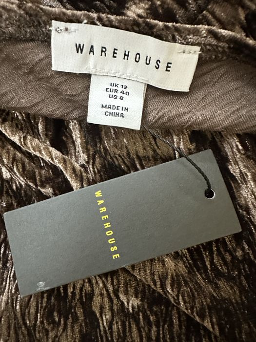Бархатное платье Warehouse.