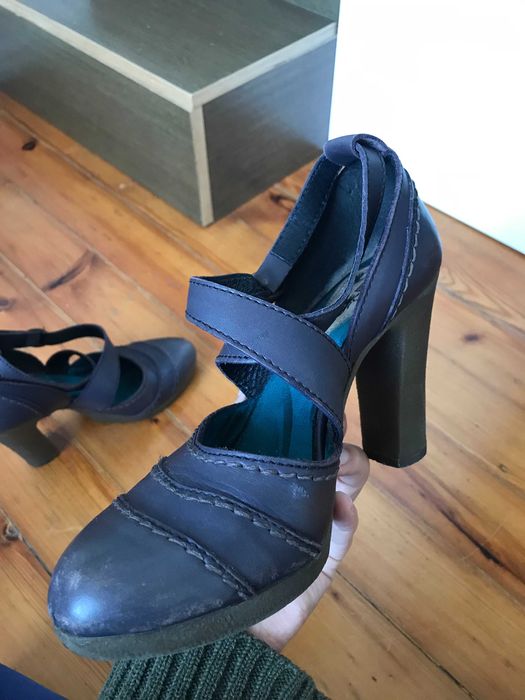 Pumps Fly London líndissimas, com tiras cruzadas, cor roxa, 37