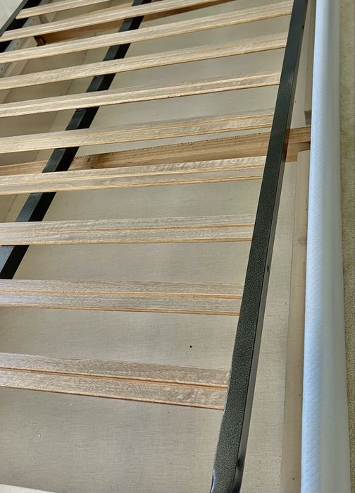 Cama + Estrado (como novo!) – 2,00m x 0,90m