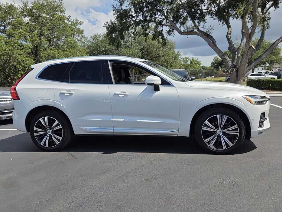 Volvo XC60 B5 Plus Bright Theme      2023