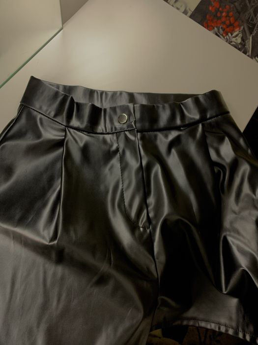 Шорти шкіряні жіночі
