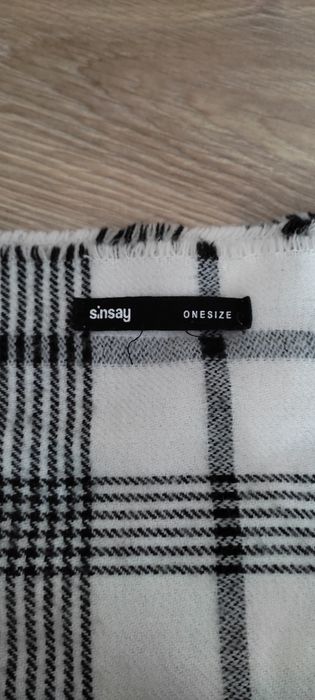 Szalik w kratkę bialo-szary