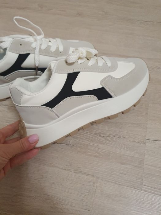 Продам взуття нове.