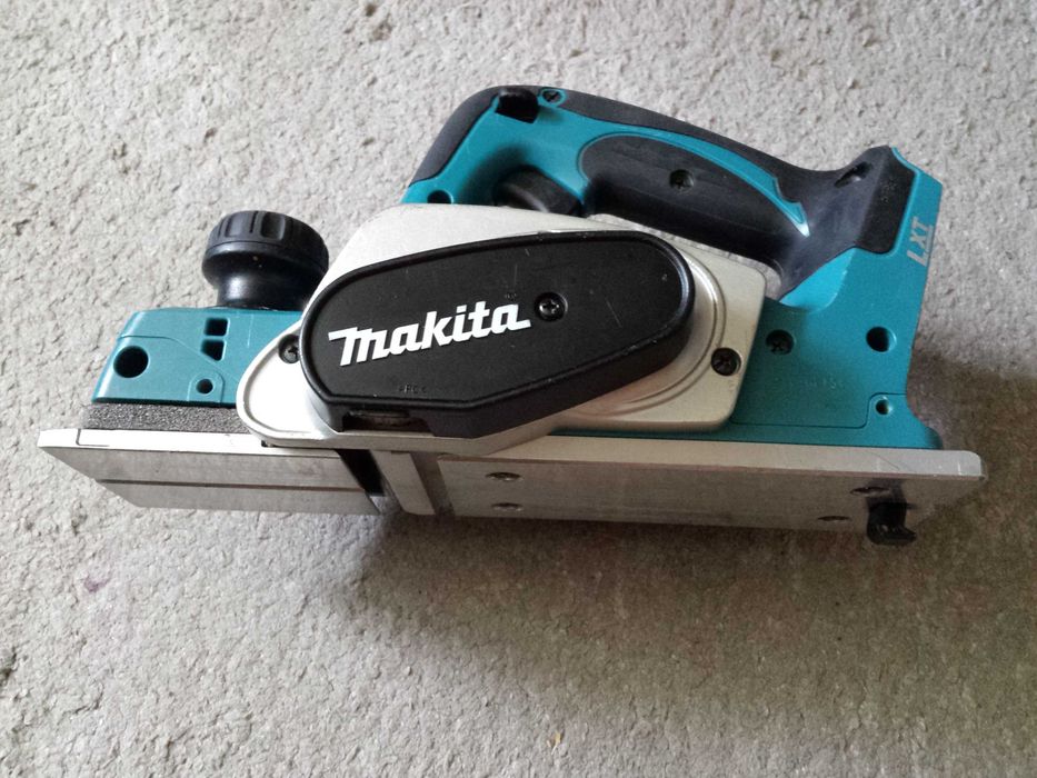 Makita DKP180 strug 18V LXT akumulatorowy do drewna 82mm hebel