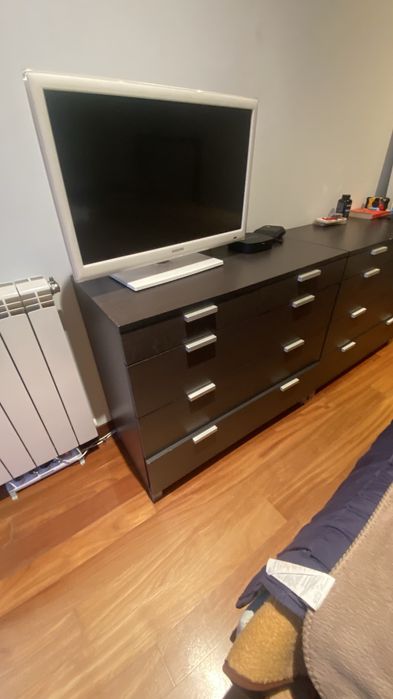 Duas cómodas  com  gavetas