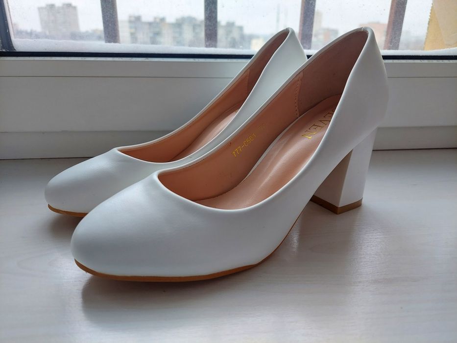 Туфлі на підборах