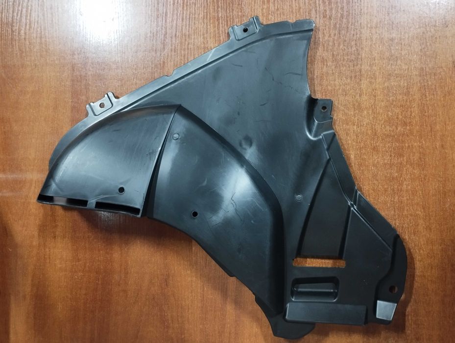 BMW 5 G30 передній підкрилок трикутник 51757340743 щиток 51757340744