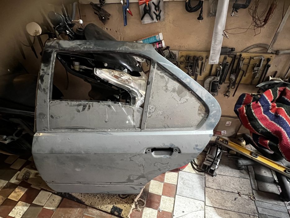 Зажняя дверь бмв е36