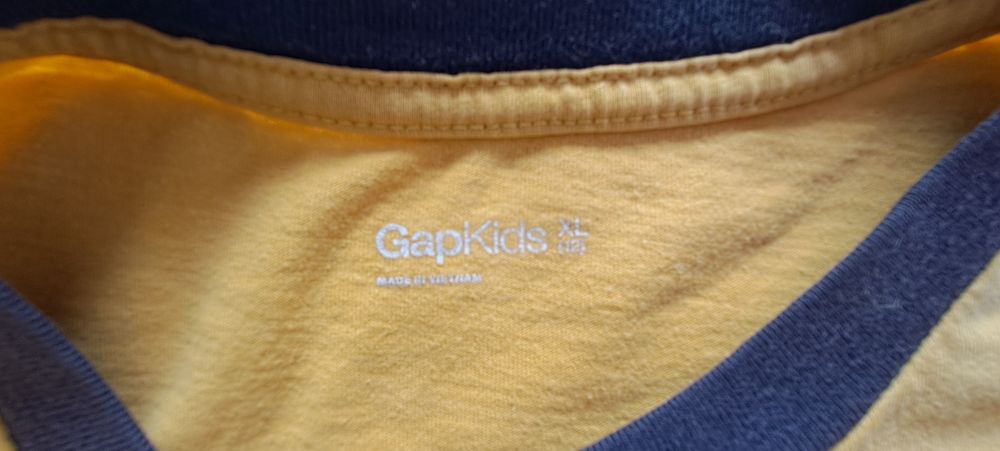 T-shirt amarelo mostarda, tam 12 anos, marca GapKids