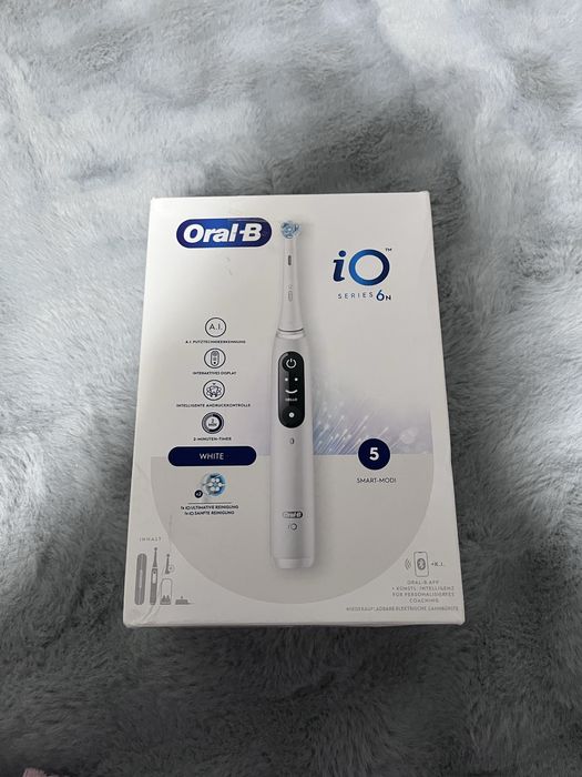 Електрична зубна щітка Oral-B iO Серія 6 Біла