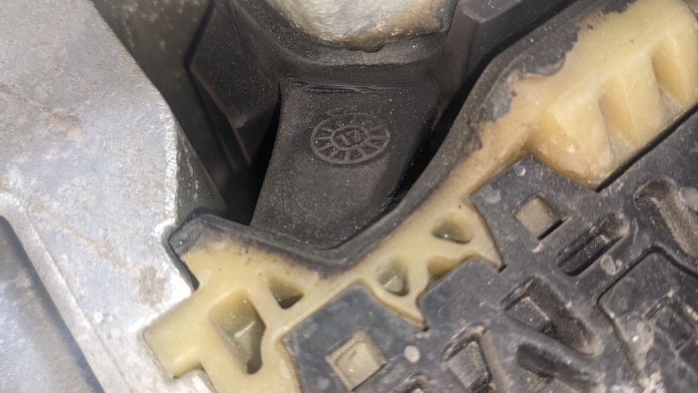 Chrysler Pacifica  подушка КПП верхняя 68224742AB.