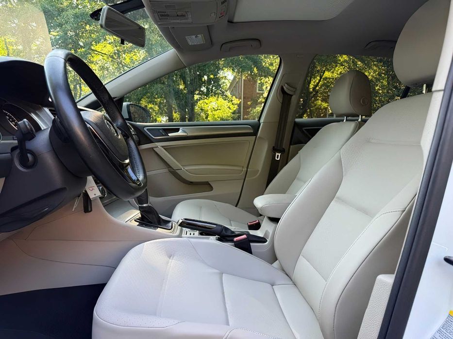 Volkswagen Golf      2015