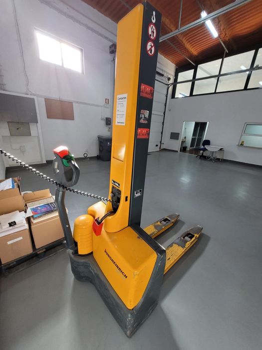 Stacker electrico + Porta Paletes