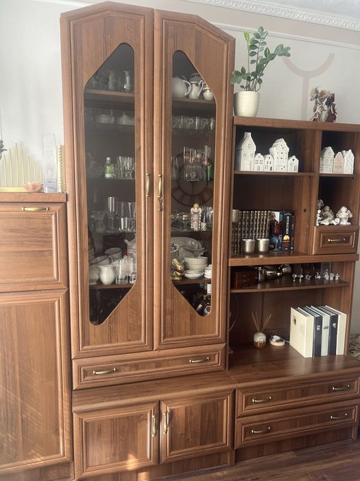Komoda, szafa , witryna ,  meble pokojowe orzech, stan bardzo dobry, witryna ze światłem