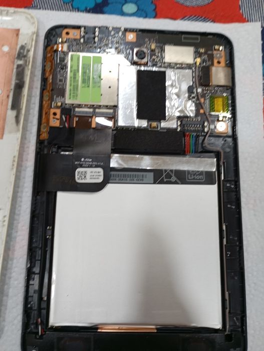 25€ tablet ASUS precisa de uma capa nova tem os botões estragados,