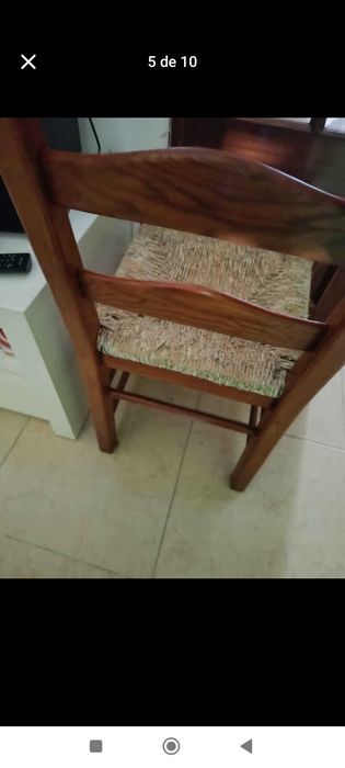 Cadeira de madeira com assento em corda