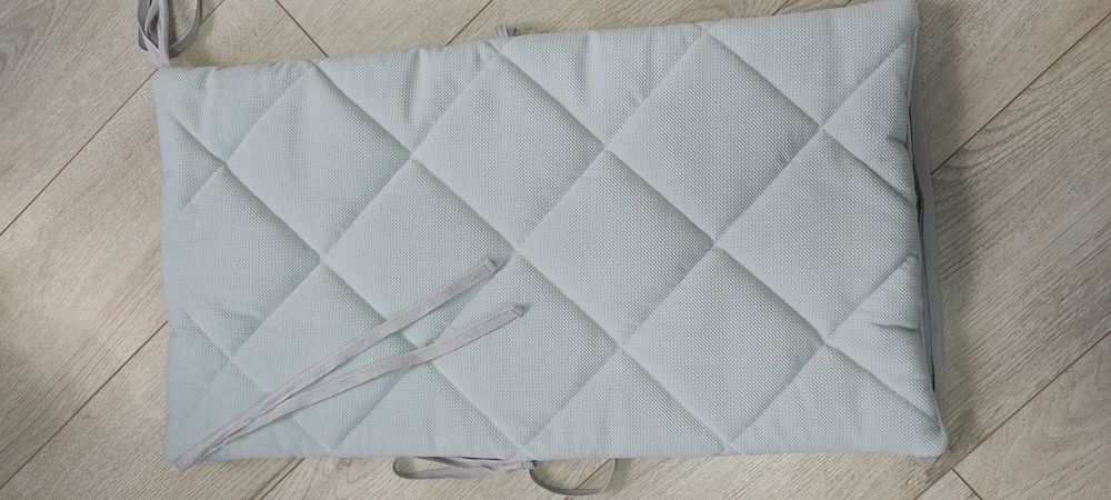 Бортики стьогані на три сторони колисочки