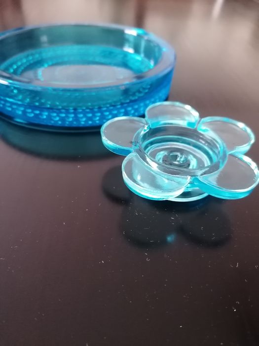 Base/cinzeiro em vidro + pequeno suporte para velas em vidro azul