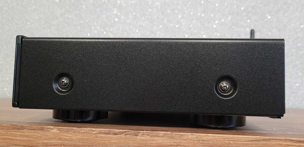 Modyfikowana Yamaha NP-S303 streamer w kolorze czarnym