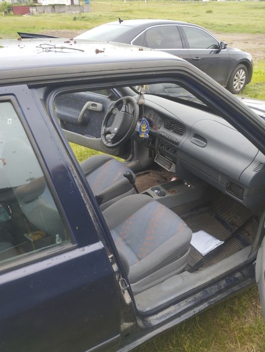 Авто на ходу сів по їхав