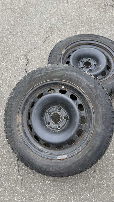 Комплект колес с зимней резиной  Nokian 205 / 60 R16 92T