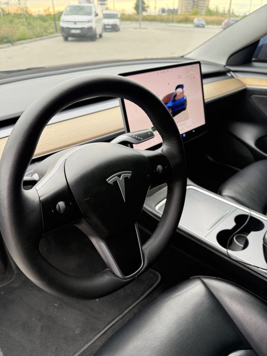 Tesla model 3 2023 залізо фосфат