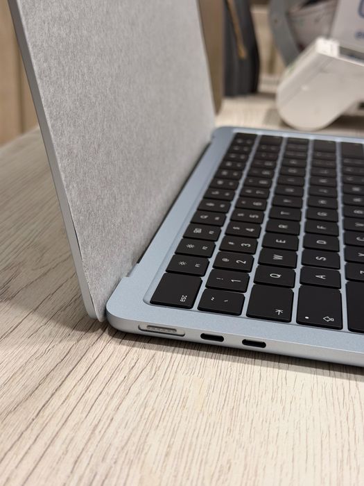 New open/box MacBook Air 13 Retina, Sky Blue, 1TB, 10 CPU / 10 GPU, 24GB RAM with Apple M5 (MDHK4)