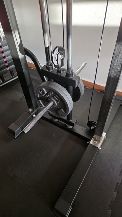 Crossover polia musculação ginásio