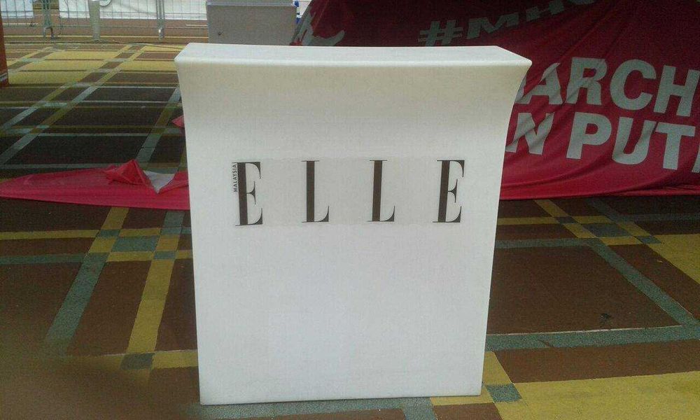 Balcão de bar com iluminação rgb